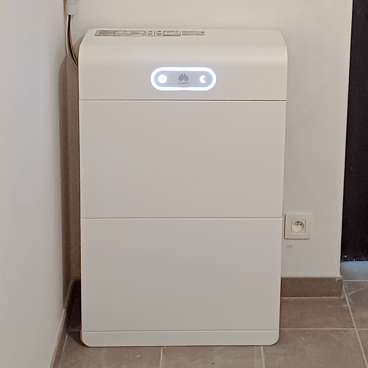 Huawei Luna S1 thuisbatterij van 14 kWh, geïnstalleerd voor maximaal zelfverbruik in Middelkerke.