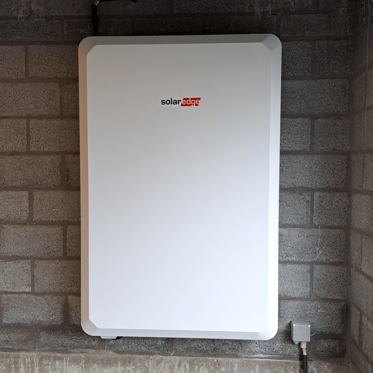 SolarEdge Energy Bank thuisbatterij van 10 kWh, geïnstalleerd door NRG-TEC voor energieopslag in Middelkerke.